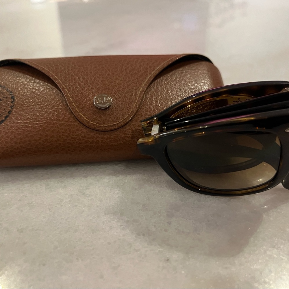 Ray-Ban Folding Wayfarer Tortoise Sunglasses - Picture 8 of 9